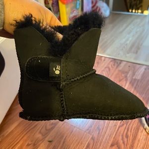 BearPaw infant size large black booties 12-18 months